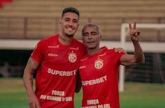 - Wandré Silva/America FC - Legenda: Romário e Romarinho chegaram a jogar juntos pelo América por um curto espaço de tempo