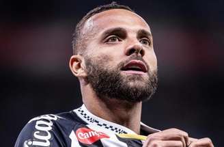 Guilherme fez um gol, deu uma assistência e comeu a bola na vitória do Santos sobre o Cruzeiro, num Minerão lotado.