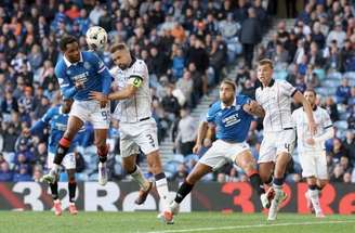 - Ian MacNicol/Getty Images - Legenda: Idoso de 70 anos passou mal em um jogo entre Rangers e Dundee FC pelo Campeonato Escocês