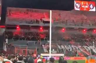 Estádio em Avellaneda vira cenário de guerra em duelo da Sul-Americana –