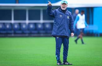 Fotos: Lucas Uebel / Gremio - Legenda: Marcos Rocha (esquerda), Cuéllar (centro) e Alex Santana (direita) devem ser titulares do Grêmio contra o Ceará