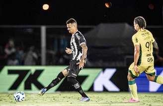 Zagueiro lamentou ausência nos gramados em seu Instagram –