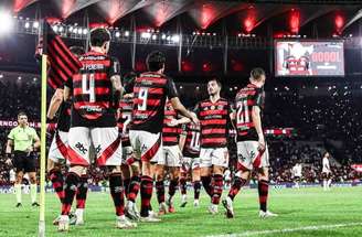 Samuel Lino em ação com a camisa do Flamengo diante do Leão da Barra –