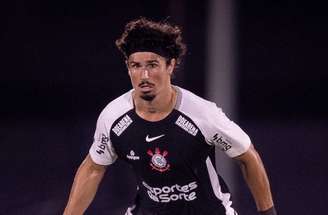 André Ramalho esteve envolvido no gol da vitória do Corinthians –