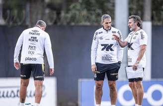 - Fotos: Raul Baretta/ Santos FC. - Legenda: Vojvoda no treino do Santos
