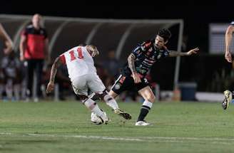 Fopto: Rainier Moura / Operário Ferroviário - Legenda: Botafogo-SP e Operário mediram forças na noite desta quinta-feira, em Ribeirão Preto