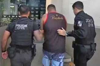 - Reprodução de Vídeo - Legenda: Policiais prenderam Tiago de Souza Câmara Melo, o Boinha, presidente da Torcida Jovem do Flamengo