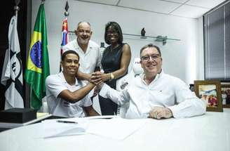 Santos renova contrato com o zagueiro João Alencar –