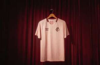 Imagem do novo uniforme do Fluminense para o Outubro Rosa –