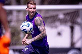 Charles em treino do Corinthians no CT Joaquim Grava –