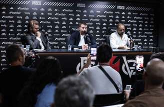 Éder Luís e mais 10 jogadores –