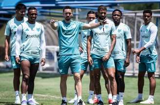 Jogadores do Cruzeiro fizeram atividade na Toca da Raposa –