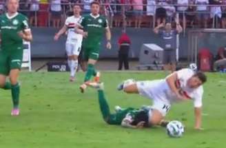 Jogo entre Grêmio e Bragantino teve lances que suscitaram queixas do Tricolor –