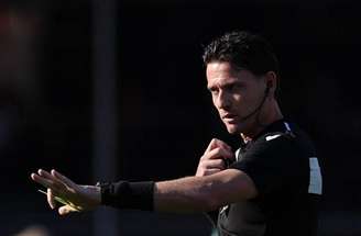 São Paulo ficou na bronca com arbitragem por não marcar pênalti  –