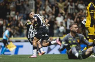 Guilherme Arana marcou e se emocionou na comemoração –