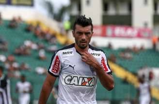 Bruno Cantini/Atlético MG - Legenda: Dátolo, ex-Atlético, em ação em jogo festivo