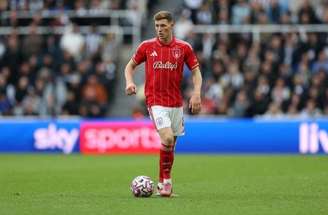 Elliot Anderson em ação com a camisa da Inglaterra na última Data Fifa –