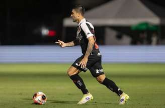 Victor Luis é baixa do Vasco no jogo contra o Fluminense –