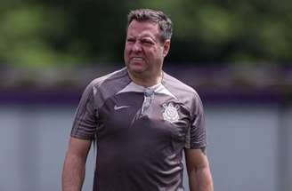 Stabile é alvo de críticas de ex-médico do Corinthians –