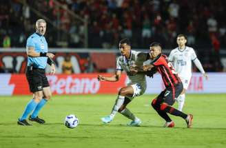 Ba-Vi muito disputado no Barradão termina com vitória do Leão –