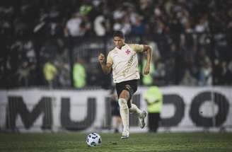 Barros voltou ao Vasco após ter sido emprestado ao América-MG. Chegou para compor elenco, no entanto, virou titular. Fotos: Matheus Lima/Vasco.