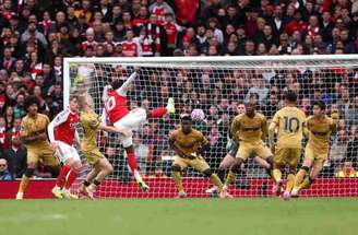 Arsenal celebra o gol de Eze sobre o Crystal Palace.