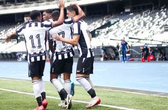 - Arthur Barreto/BFR - Legenda: Zappelini marcou o primeiro gol do Botafogo