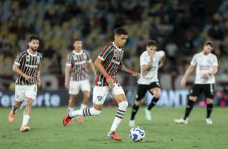 Torcida pede mais oportunidades a Júlio Fidelis –