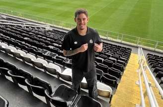 Goleiro processa Santos após negociação frustrada e cobra indenização –