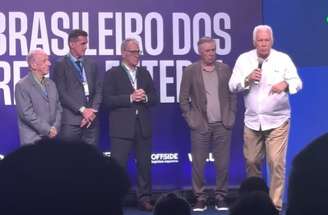 Emerson Leão ao lado de Ancelotti –