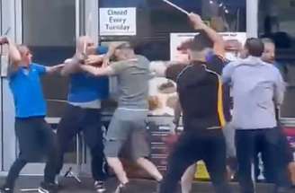 Homens foram atendidos com ferimentos na cabeças e cortes nos braços