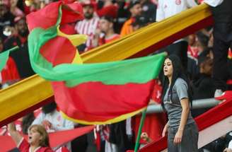 Torcida do Internacional protesta após empate com o Bahia, em casa –