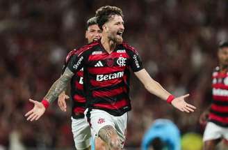 Jogadores do Flamengo celebbram o gol de Leo Pereira. Fotos: Gilvan de Souza/Flamengo