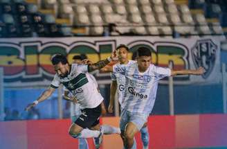 Coritiba passa pelo Paysandu e está com a vaga quase garantida para o acesso. Apenas uma catástrofe tira o líder da Série B do G4