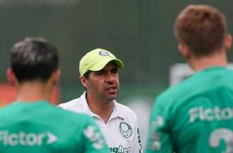 Aníbal Moreno é o único volante disponível no Palmeiras para o clássico –