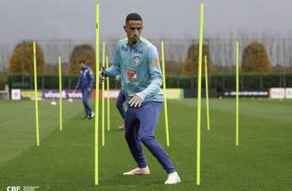 Luciano Juba treinou no CT do Arsenal, em Londres –