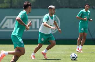 Raphael Veiga (à direita) deve começar como titular no sábado –