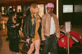 Casal assume romance –