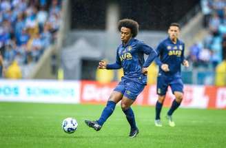 Willian deve voltar a treinar no gramado nesta semana –