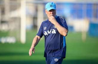 Marcos Rocha voltou a treinar no gramado CT do Grêmio – FOTO: LUCAS UEBEL/GREMIO FBPA