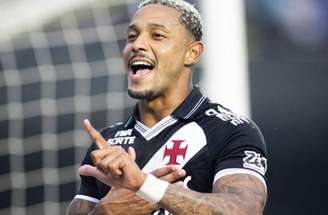 Mudança de posicionamento de Nuno e Coutinho pode ser a surpresa do Vasco contra o Grêmio. Fotos: Matheus Lima/Vasco.