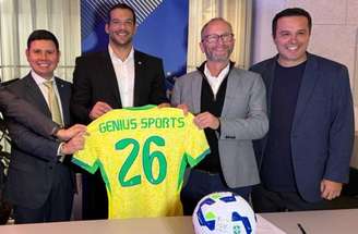 Em Londres. o presidente Samir Xaud assinou o contrato que garante a tecnologia no futebol brasileiro por duas temporadas –