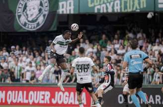 Matheus Meneses / Staff Images / CBF - Legenda: Coritiba e Athletic mediram forças neste sábado (15), no Couto Pereira