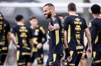 Neymar postou foto treinando na academia nesta segunda-feira –