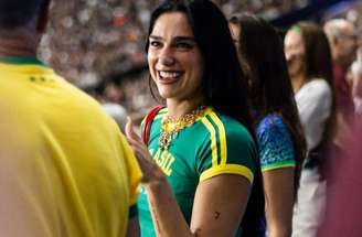 Dua Lipa acompanha Fla-Flu, no Maracanã –