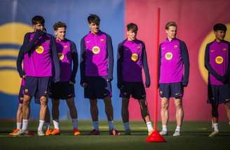 Lamine Yamal durante atividade de preparação do Barça –