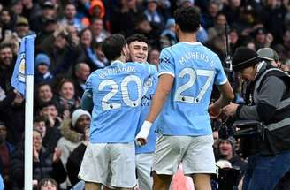 Momento do gol marcado por Gvardiol na vitória do Manchester City sobre o Leeds –