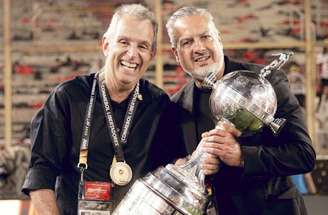 Luiz Eduardo Baptista, presidente do Flamengo, faz alusão aos quatro títulos da Libertadores –