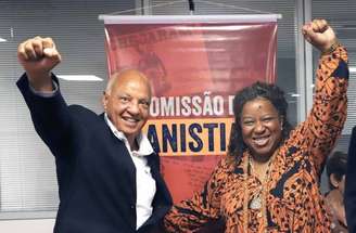 Reinado comemorava seus gols com o punho cerrado –