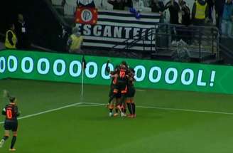 Jaqueline  comemora o gol da virada no clássico contra o São Paulo –